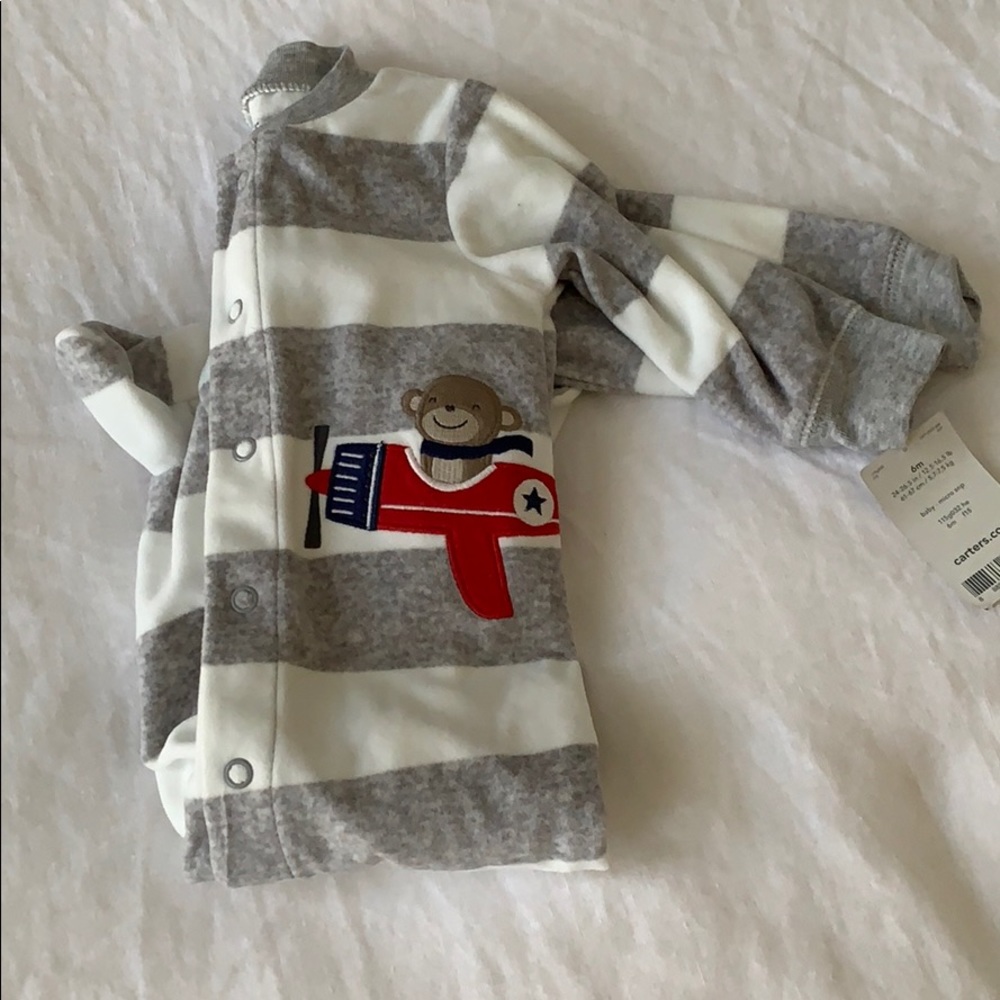 NWT Carter’s footed pjs